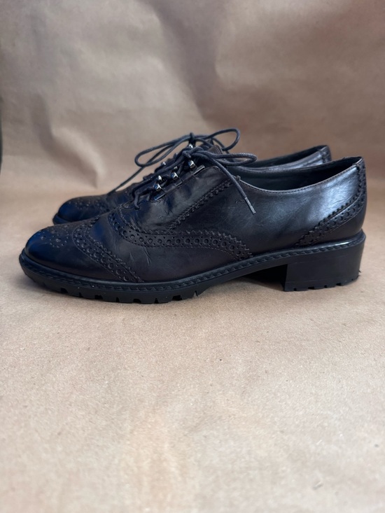 Stuart Weitzman Laddie Wingtip Lug Sole Black Leather Brogues. Size 6 - Picture 4 of 8